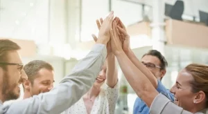 6 съвета как да се харесате на колегите си