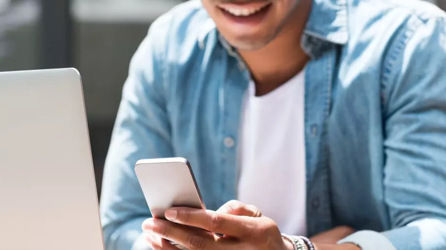 Виц за днес: Мъж се обажда на жена по телефона