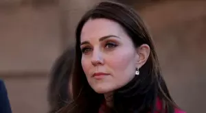 Край на слуховете: Кейт Мидълтън е болна от рак (ВИДЕО)