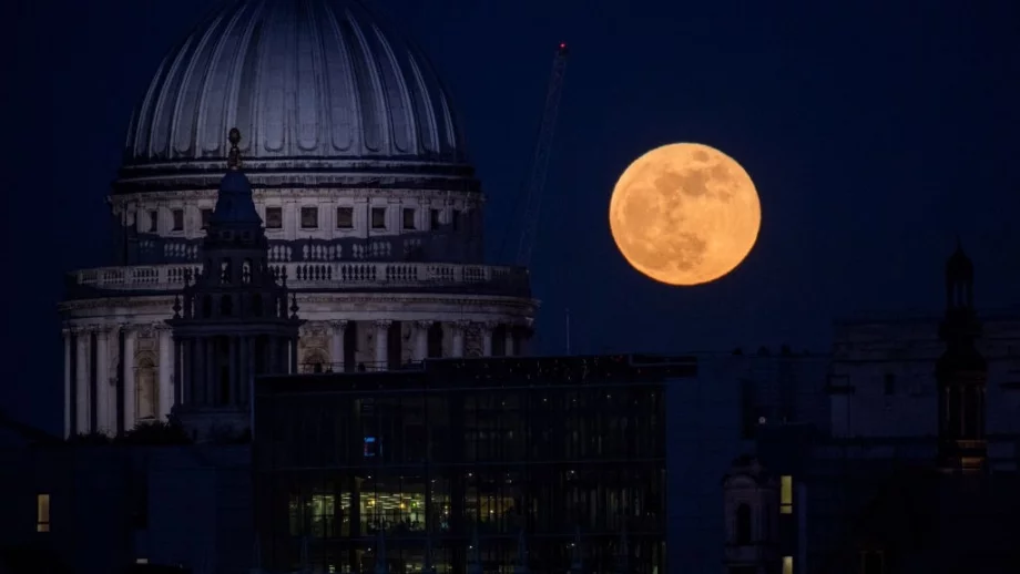 Тази вечер ще наблюдаваме Кървава Луна и най-дългото лунно затъмнение