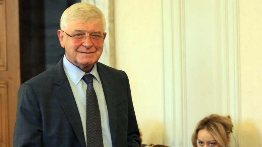 Ананиев: На никого няма да бъдат отказани грижи заради неразкрити легла