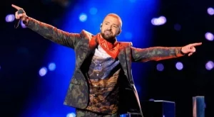 Tимбърлейк почете Принс на Супербоул (видео)