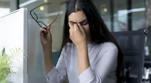 Така пренасяте милиони бактерии в очите си