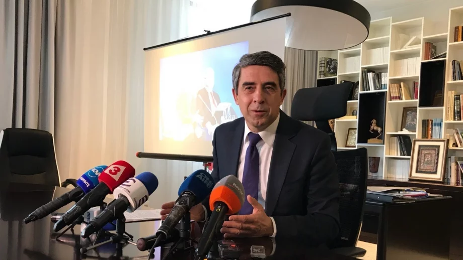 В много случаи Румен Радев действа подмолно, смята Плевнелиев