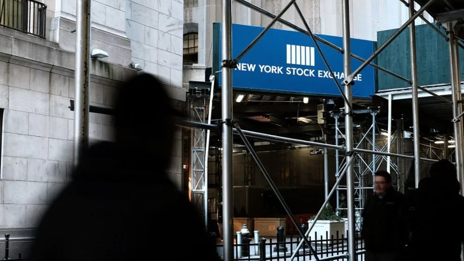 Dow Jones се срина с нови 1000 пункта