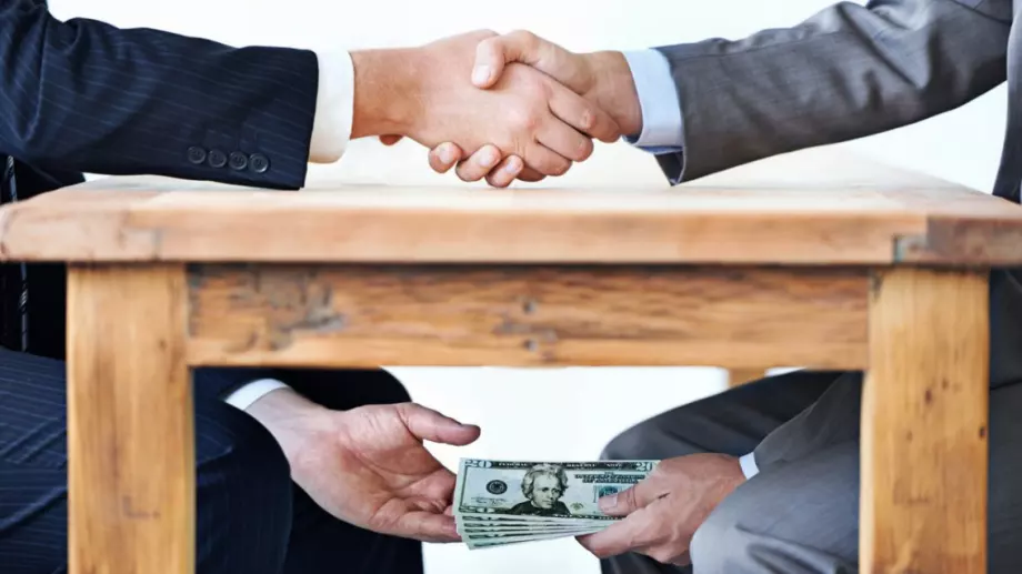 Financial Times: ЕС твърде дълго толерираше корупцията в България