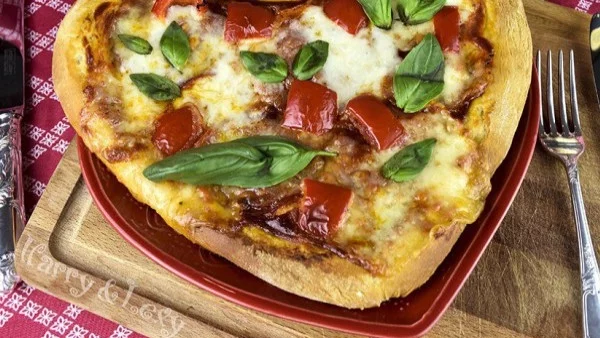 Пица-сърце с чоризо