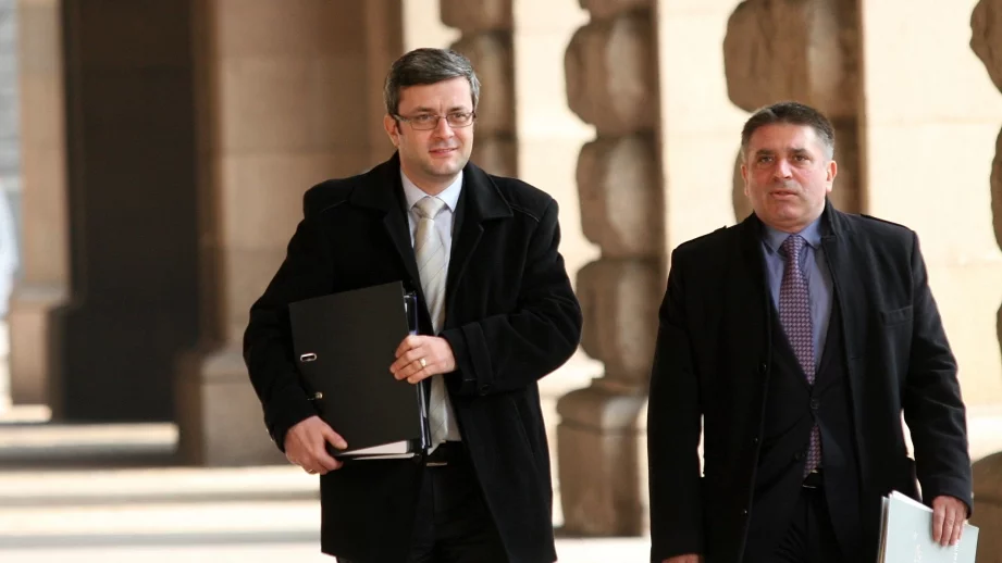 ГЕРБ пита Нинова предлагала ли е 30 млн. лева за лидерското място в БСП