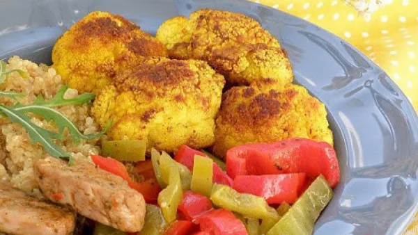 Свинско бонфиле с киноа, чушки и печен карфиол