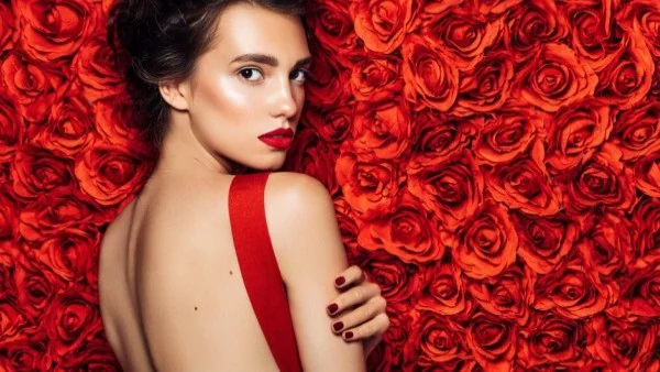 Подаръците за 8-ми март от Notosgalleries печелят...