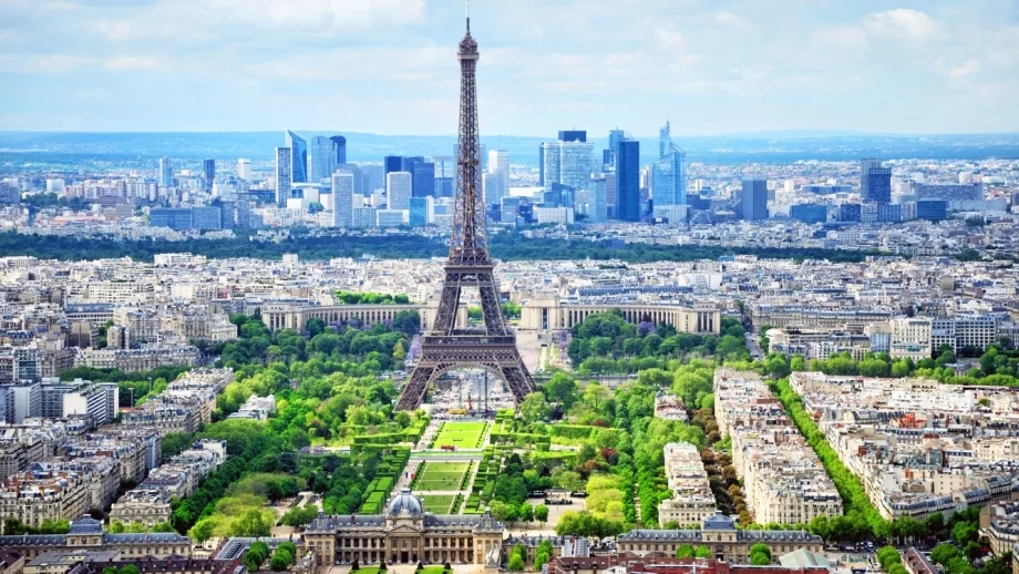 Париж забрани пушенето в десетки паркове и градини