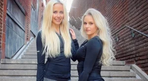 Секси дъщеря и майка й изглежда като сестри (снимки)