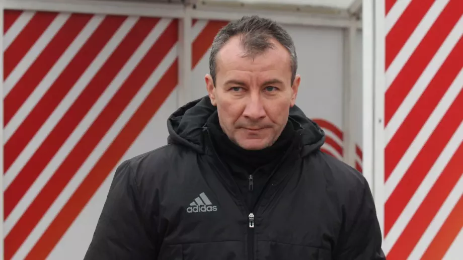 Белчев: Момчетата се огъват при сблъсъка с мъжкия футбол