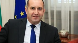 Президентът Радев се перчи с мускули (снимки)