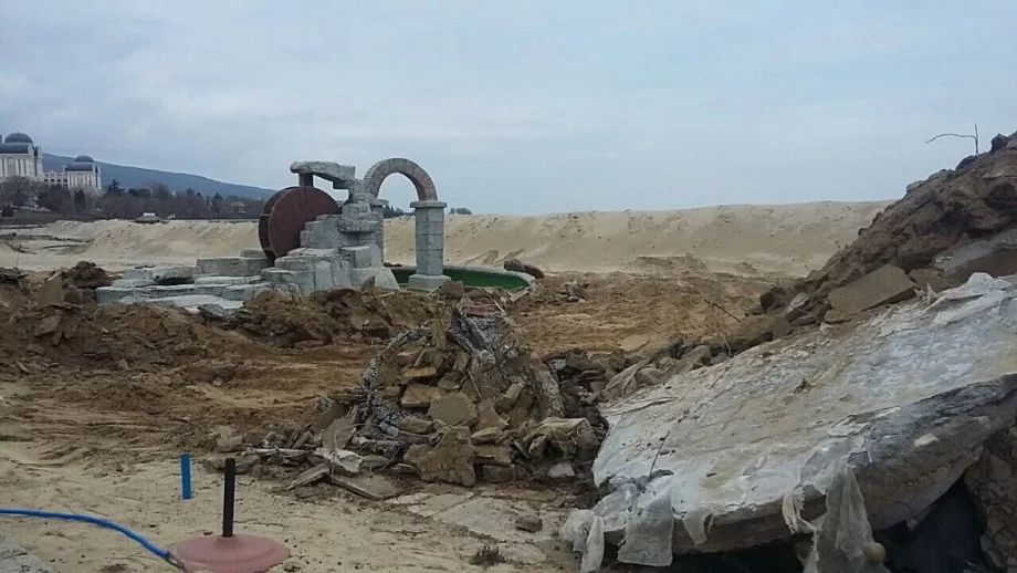 Премахнаха 1438 кв. м бетон от плаж „Слънчев бряг-север“ 