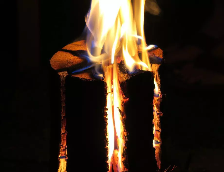 Жена подпали мъжа си на остров Лесбос