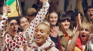 Burberry Есен-Зима 2018/19 - носталгия по миналото с поглед в настоящето