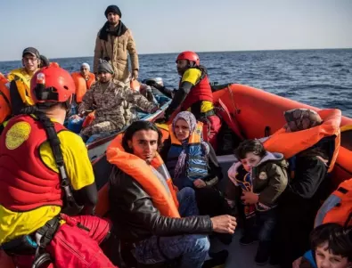 За първи път: Испания даде гражданство на бебе от мигранти, родено на лодка 