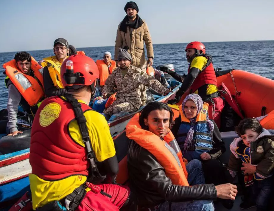 Италия ще приеме над 500 мигранти от два спасителни кораба