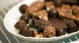  {{ otherArticle[0].article.title }} 