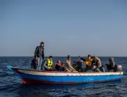 Спасиха 29 души от потънала лодка с 80 мигранти в Егейско море
