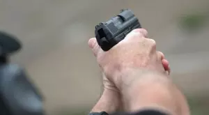 Виц за 3 юни 2023: Въоръжен сексуален маниак влиза в магазин