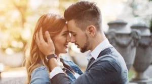 Тези 3 зодии ги очаква бурна любов през април