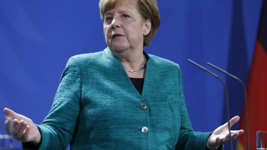 Меркел обеща да не допусне увеличение на данъците 