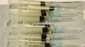 Само 40% от българите мислят, че ваксините са безопасни