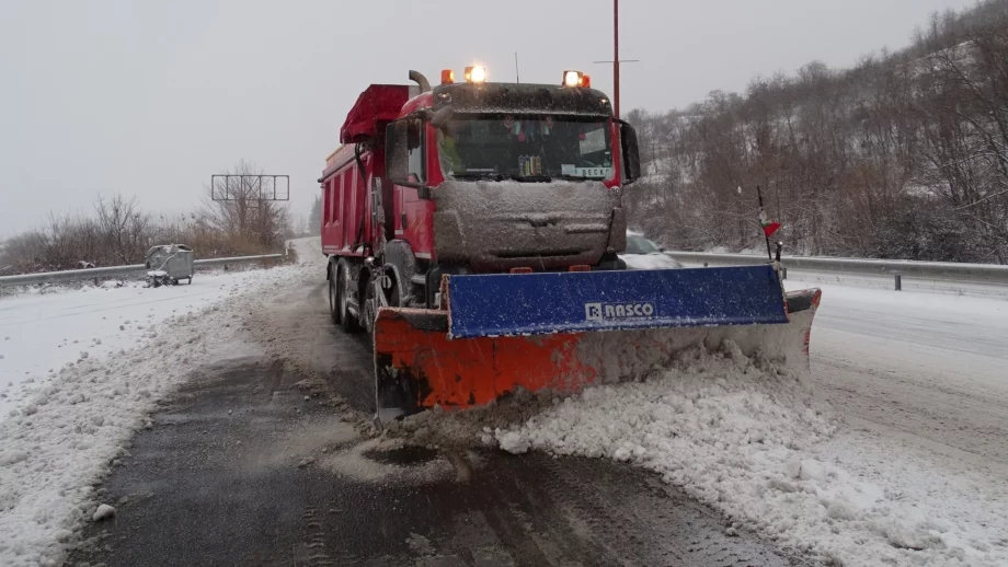 Засегнатите от лошото време пътници могат да поискат парите си обратно