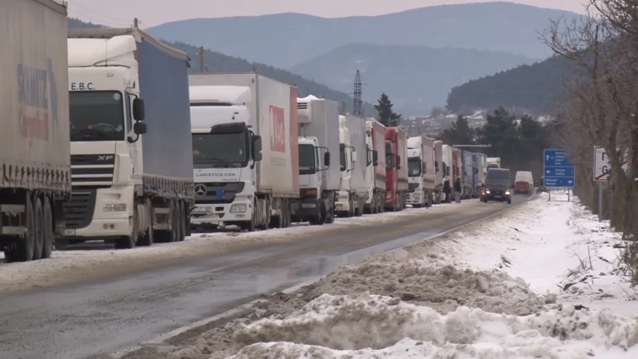 Борисов поиска Румъния да се намеси заради опашките на ГКПП-Русе 