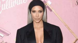 Ким Кардашиян показа третото си дете (снимка)