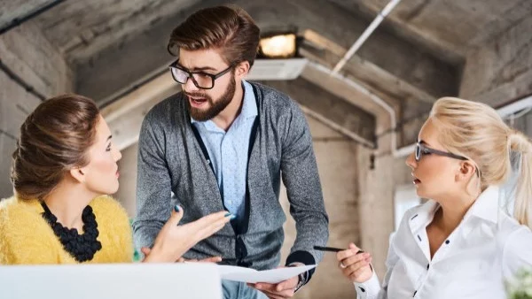 Никога не правете тези 10 неща на колегите си