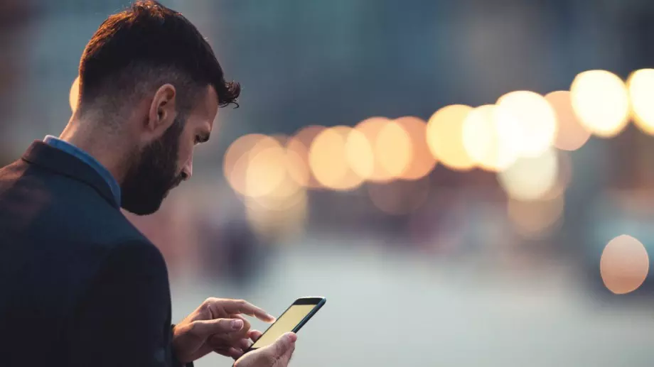 Защо мъжете никога не трябва да носят телефона в джоба си