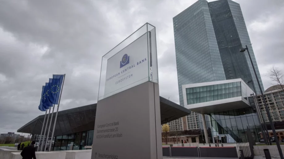 Рисковете пред световната икономика се увеличават, предупреди ЕЦБ