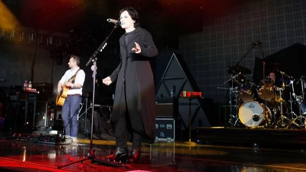 The Cranberries пускат нов албум, въпреки смъртта на вокалистката си