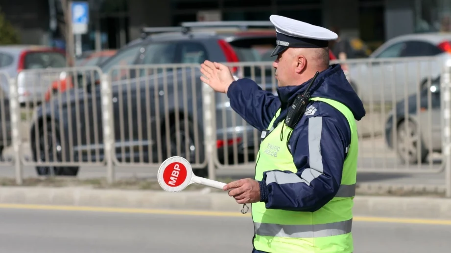 Близо 11 000 нарушения на по пътищата от петък до неделя
