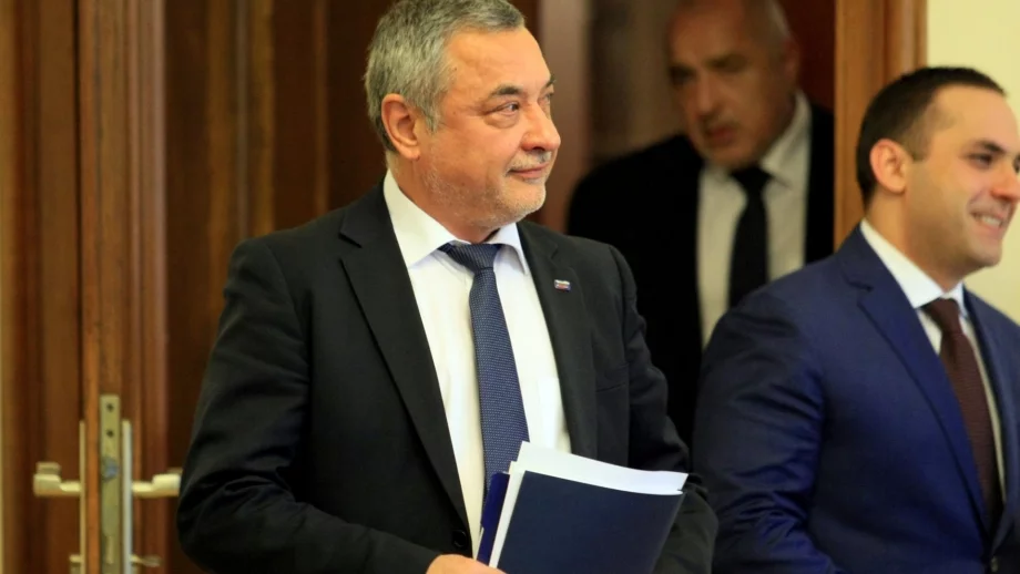 Симеонов иска събарянето на пет от култовите заведения в Слънчев бряг да стане до дни