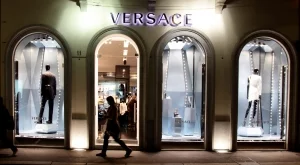 Американци купуват модния гигант Versace?