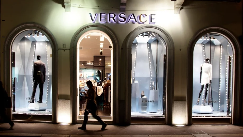 Американци купуват модния гигант Versace?