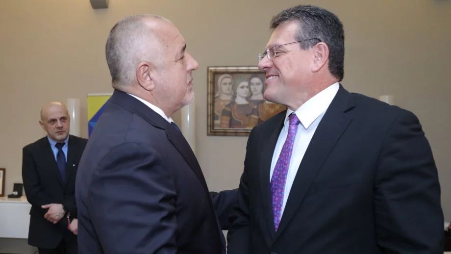 Шефчович не се ангажира с позиция на ЕК за държавното ни участие в сделката за ЧЕЗ