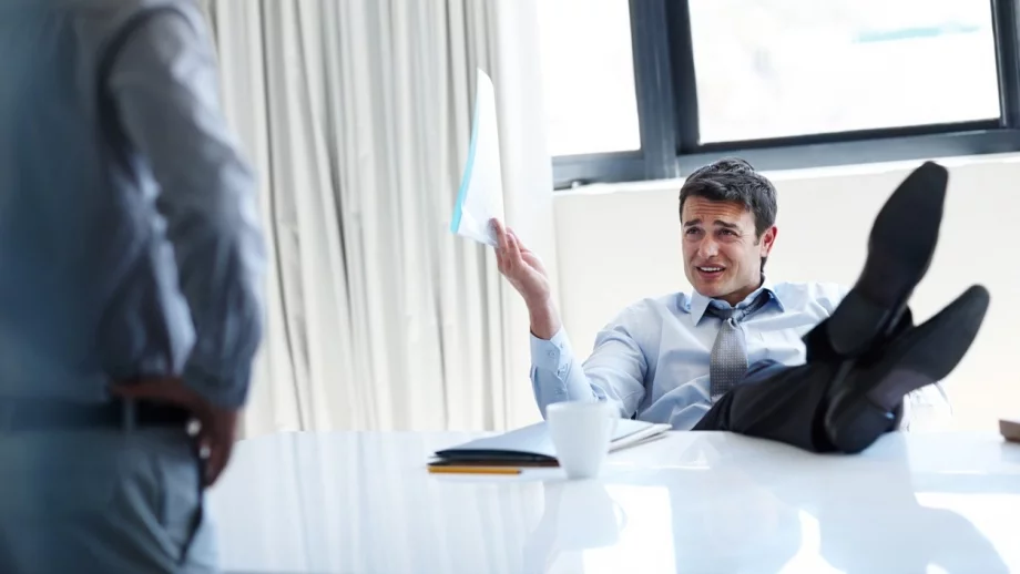 5 начина да се справите с арогантен колега 