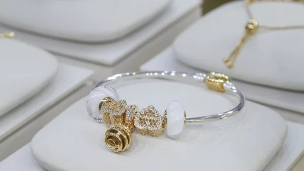 Заблестете по-ярко тази пролет с PANDORA Shine (видео)