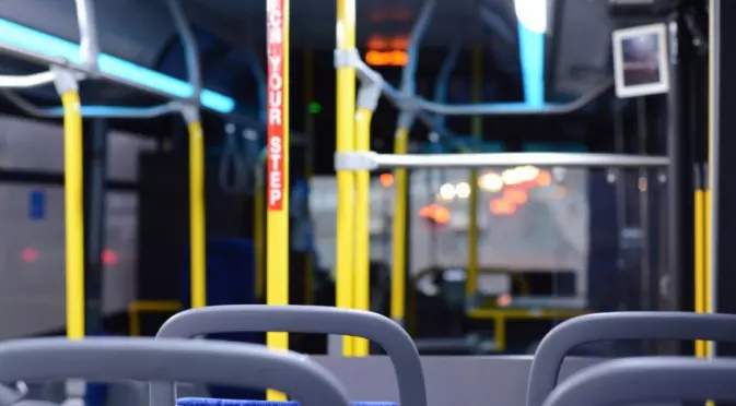 Виц на деня: Притеснена жена в градския транспорт