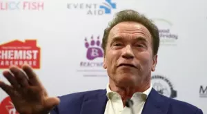 Арнолд Шварценегер блъсна велосипедист