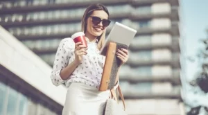 Хората, които работят до 17 часа, са по-щастливи