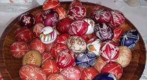 Работилници за писани великденски яйца