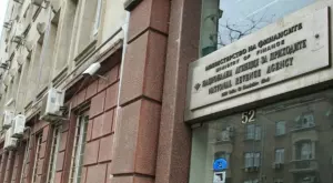 НАП в София скъсва с парите в брой