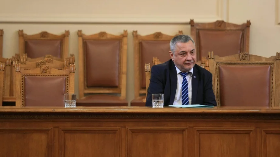 Валери Симеонов се извини на протестиращите майки "по искане на Коалиционния съвет"