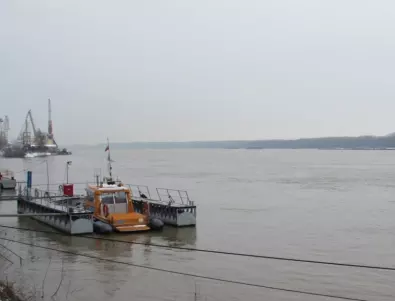 Нивото на Дунав под кота нула, блокирани са товарни кораби